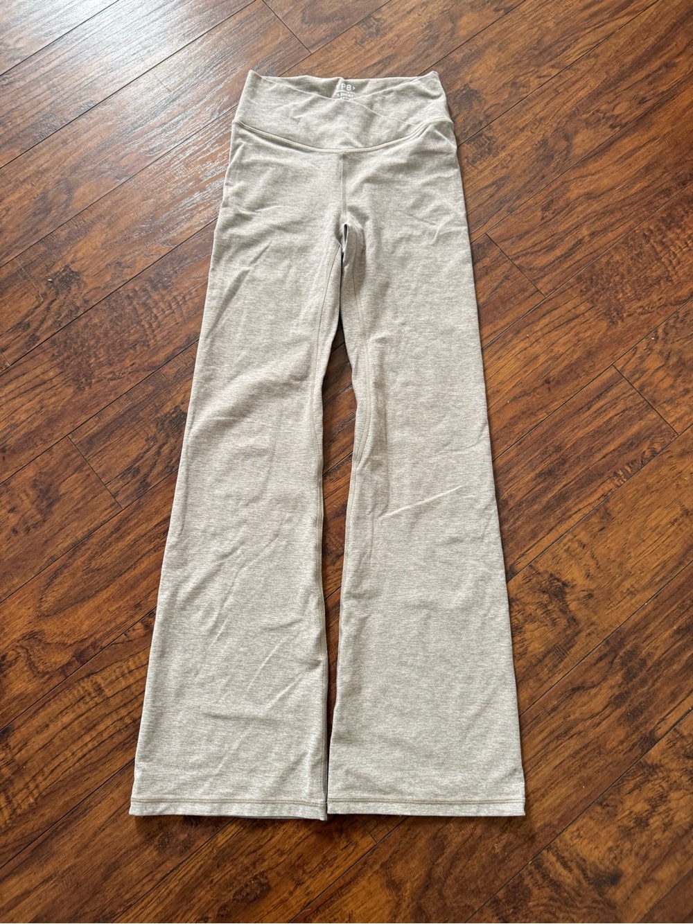 YPB Everyday Soft Curve Love Flare 4 Way Stretch Legging Tan Beige Small Short
